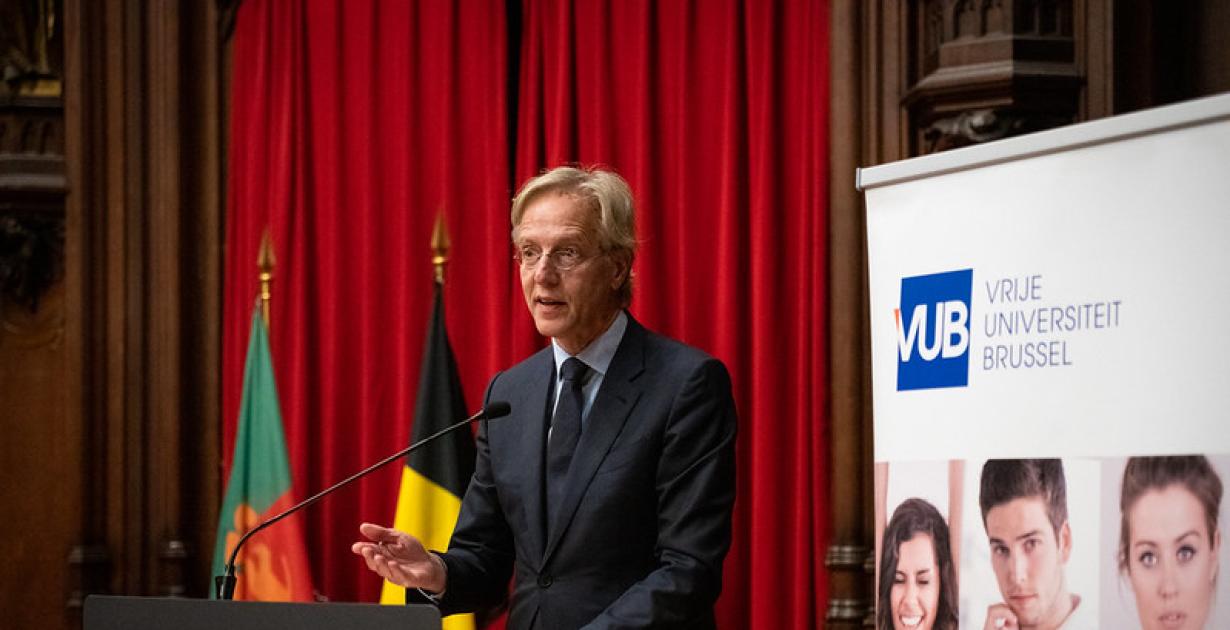 VUB honorary doctor Robbert Dijkgraaf speaks on truth Vrije